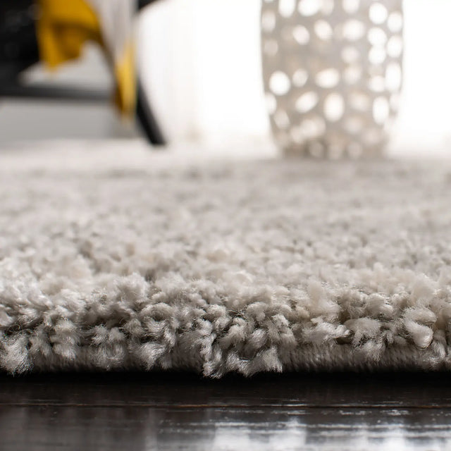Safavieh Arizona Shag 4'-0" x 6'-0" Rug in Grey / Ivory