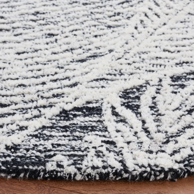 Safavieh Metro 6'-0" x 6'-0" Rug in Black / Ivory