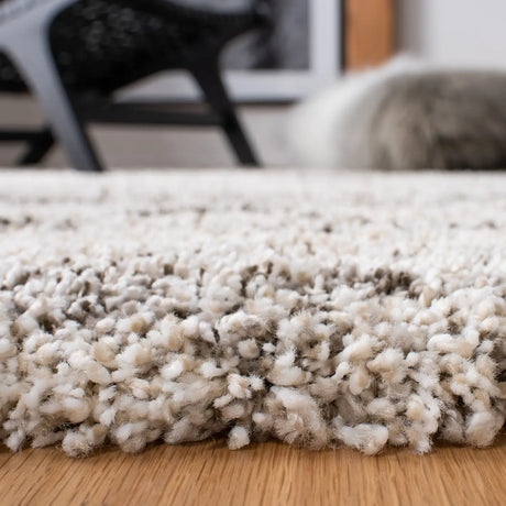 Safavieh Hudson Shag 4'-0" x 6'-0" Rug in Grey / Beige