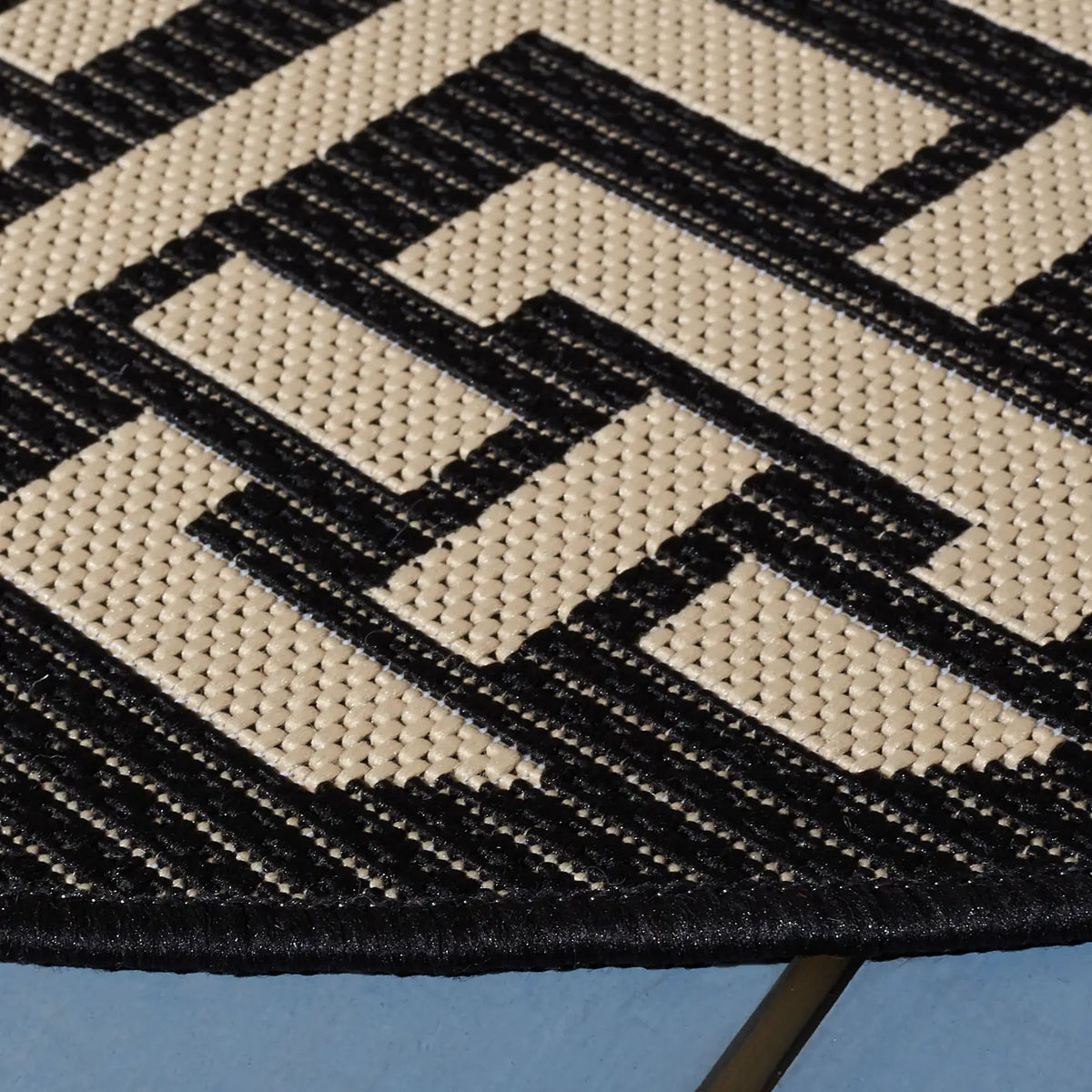 Safavieh Courtyard 5'-3" x 5'-3" Rug in Black / Bone