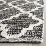Safavieh Montauk 2'-3" x 11'-0" Rug in Black / Ivory