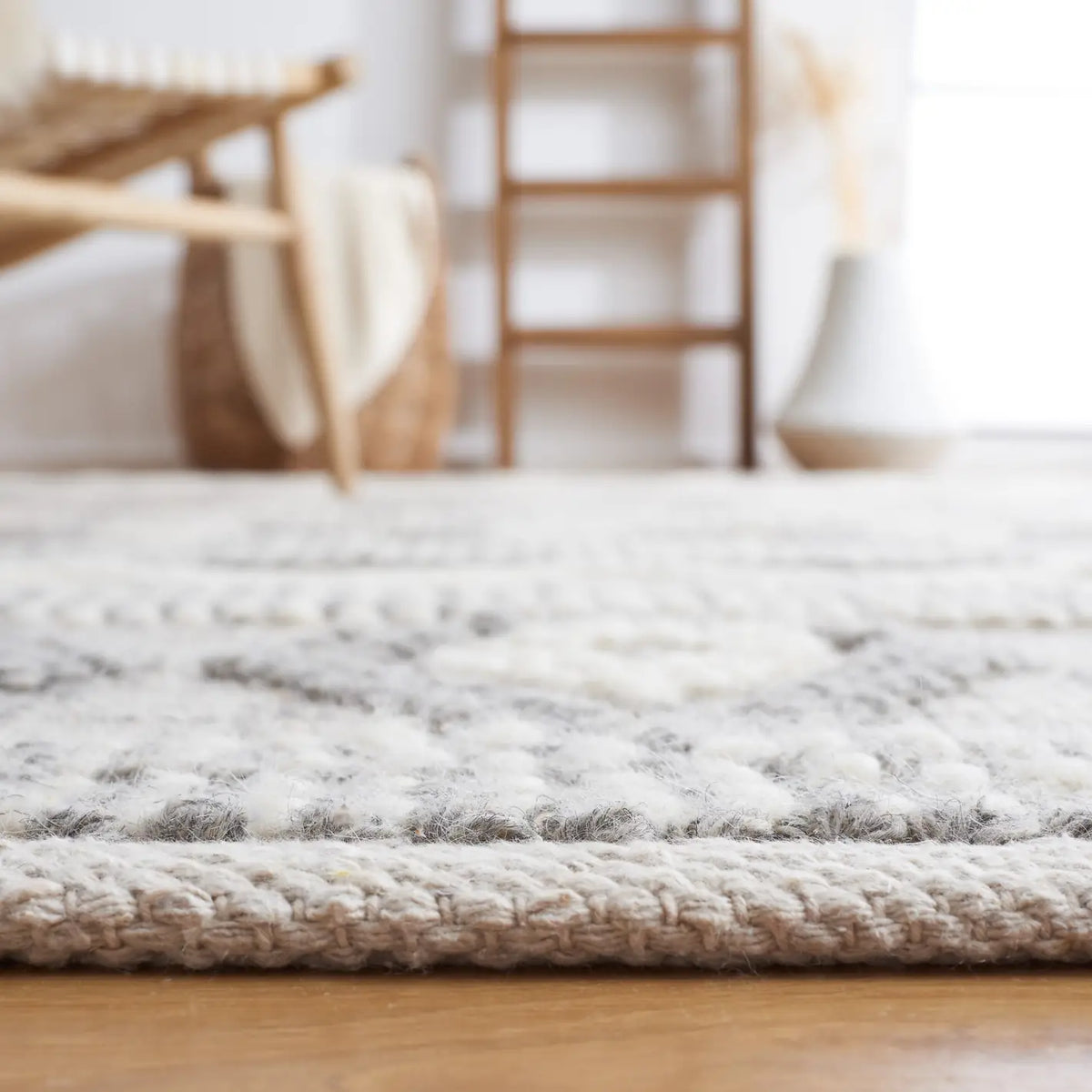 Safavieh Natura 4'-0" x 6'-0" Rug in Ivory / Grey
