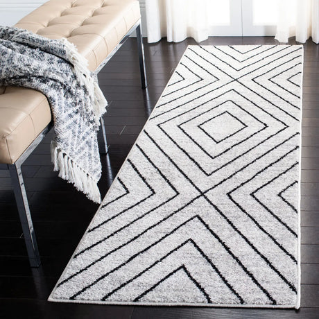 Safavieh Adirondack 2'-6" x 10'-0" Rug in Ivory / Grey