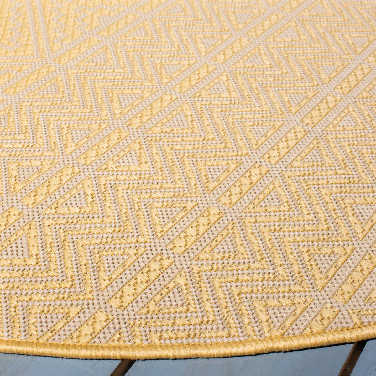 Safavieh Courtyard 6'-7" x 6'-7" Rug in Beige / Gold
