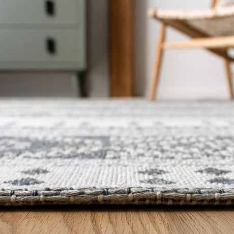 Safavieh Augustine 4'-0" x 6'-0" Rug in Anthracite / Cream