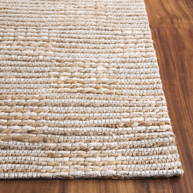 Safavieh Natural Fiber 4'-0" x 6'-0" Rug in Natural / Ivory
