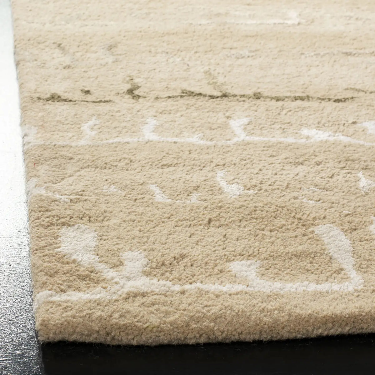 Safavieh Soho 3'-6" x 5'-6" Rug in Beige / Multi