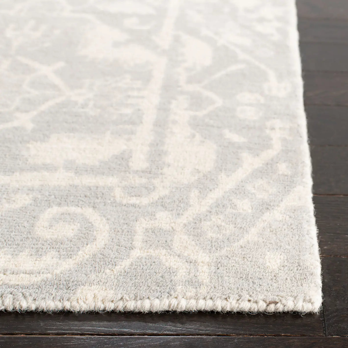 Safavieh Restoration Vintage 4'-0" x 6'-0" Rug in Light Grey / Ivory