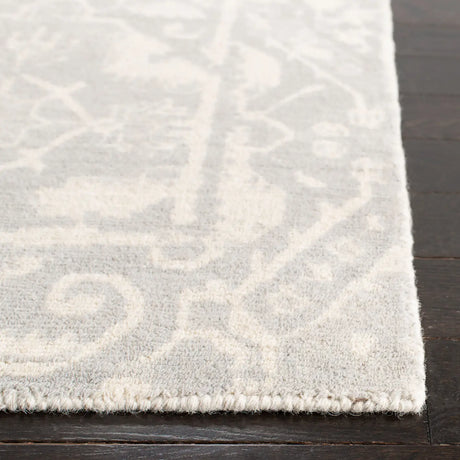 Safavieh Restoration Vintage 4'-0" x 6'-0" Rug in Light Grey / Ivory