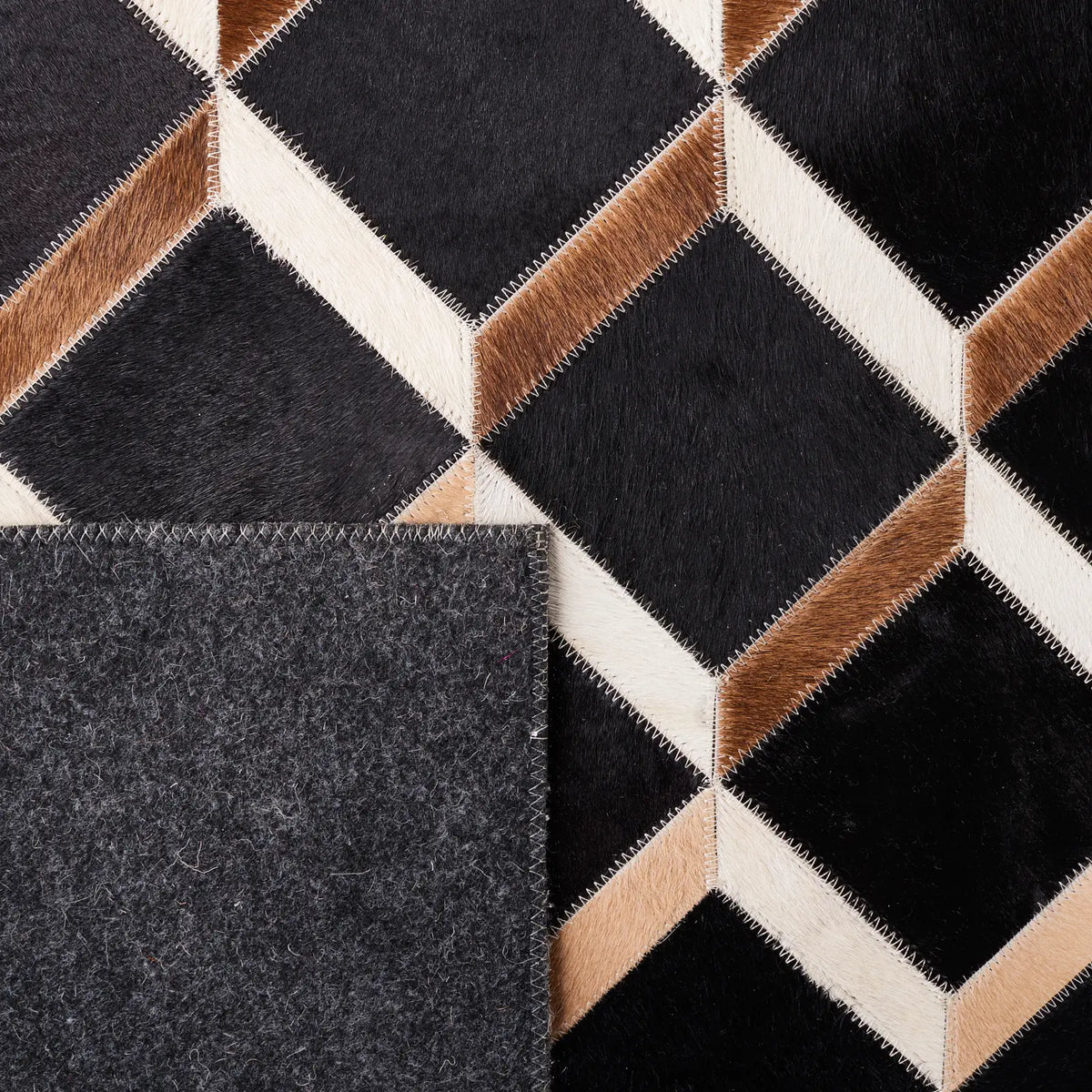 Safavieh Studio Leather 4'-0" x 6'-0" Rug in Black / Brown