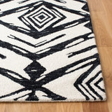 Safavieh Metro 5'-0" x 8'-0" Rug in Black / Ivory