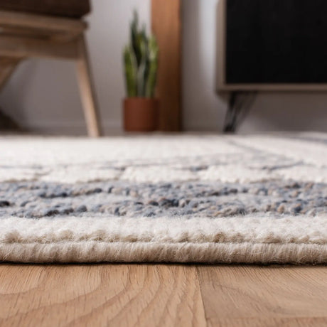 Safavieh Natura 5'-0" x 8'-0" Rug in Cream / Navy