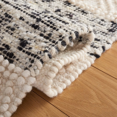 Safavieh Natura 4'-0" x 6'-0" Rug in Ivory / Black