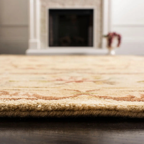 Safavieh Bergama 4'-0" x 6'-0" Rug in Light Gold / Beige