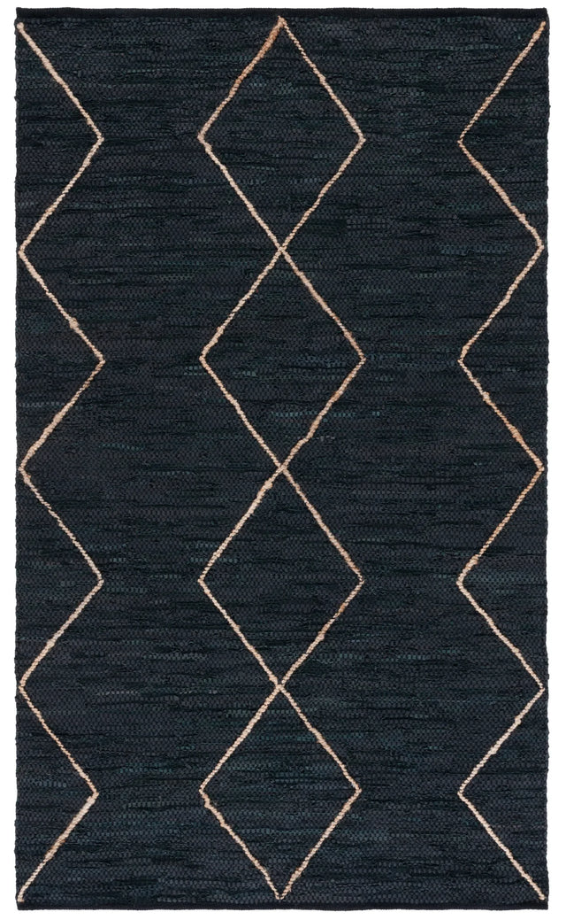 Safavieh Vintage Leather 4'-0" x 6'-0" Rug in Black / Natural