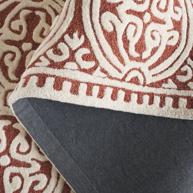 Safavieh Cambridge 4'-0" x 6'-0" Rug in Ivory / Red