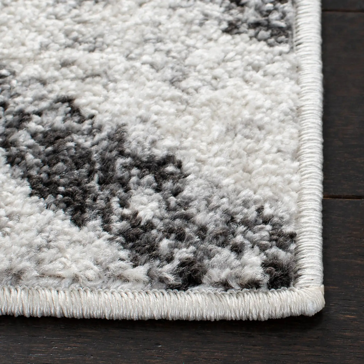 Safavieh Adirondack 4'-0" x 6'-0" Rug in Ivory / Grey