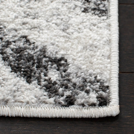 Safavieh Adirondack 4'-0" x 6'-0" Rug in Ivory / Grey