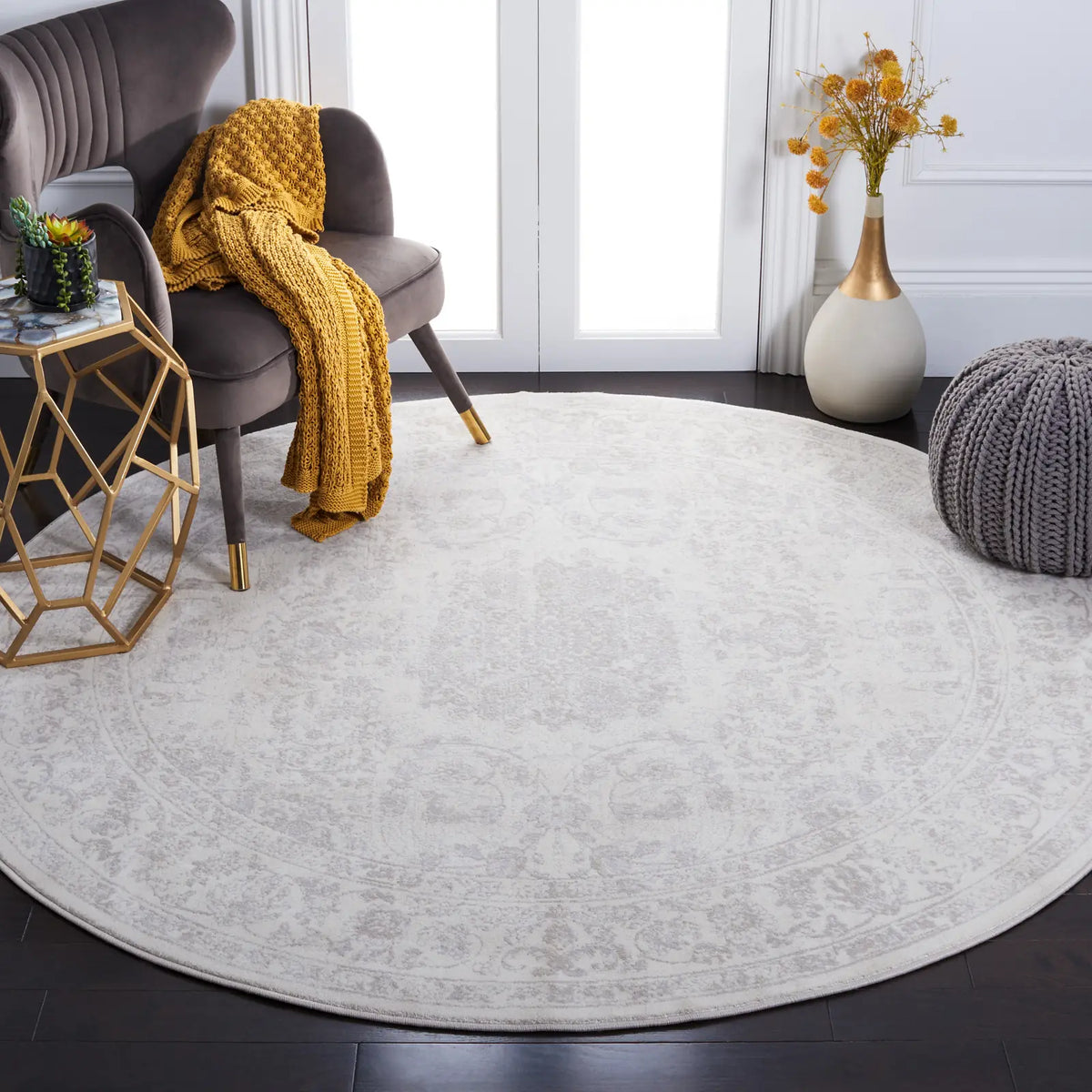 Safavieh Carnegie 6'-7" x 6'-7" Rug in Cream / Light Grey