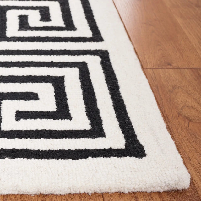 Safavieh Metro 4'-0" x 6'-0" Rug in Ivory / Black