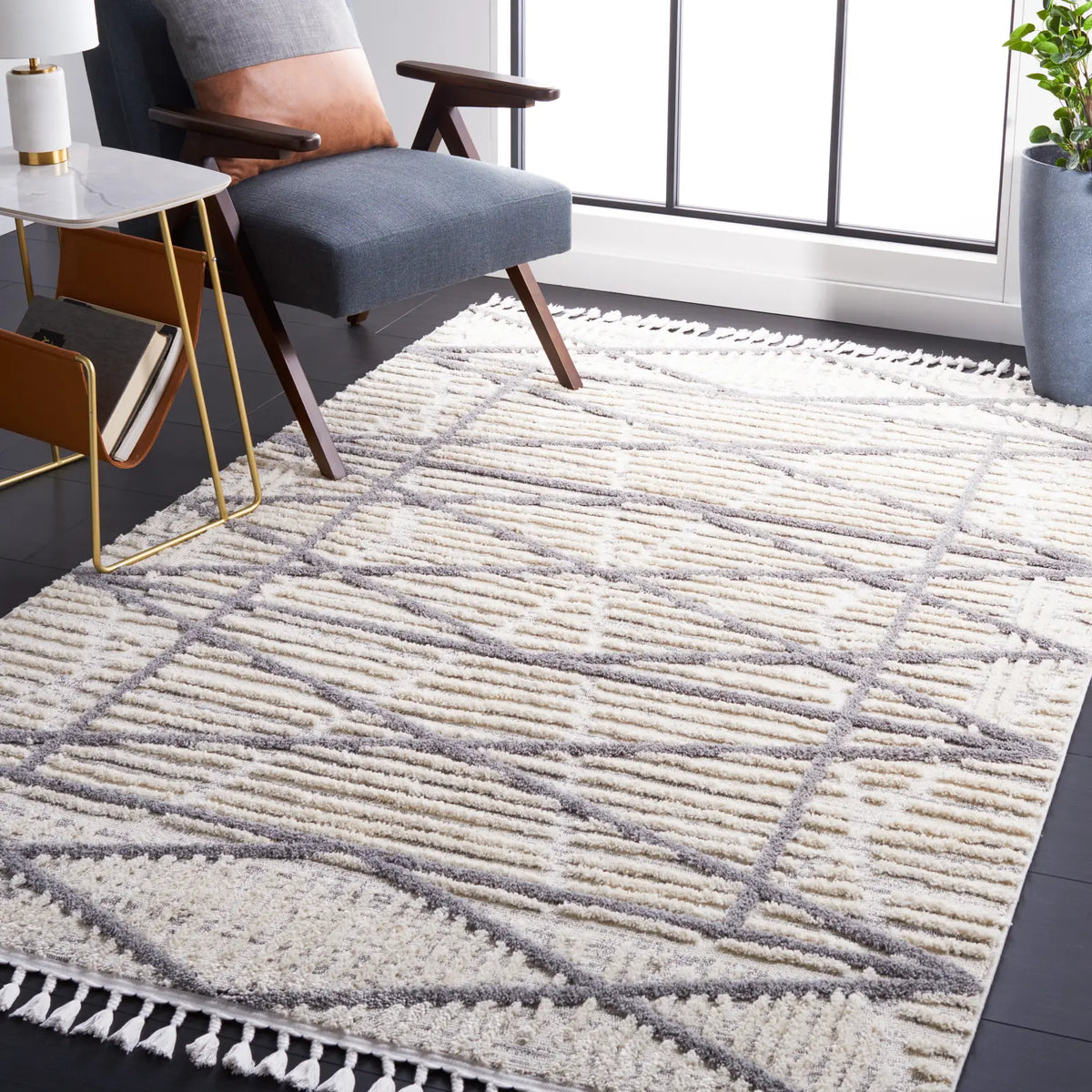 Safavieh Marrakesh 4'-0" x 6'-0" Rug in Beige / Grey