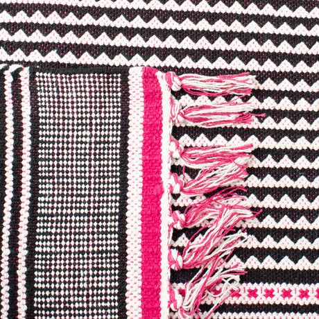 Safavieh Montauk 5'-0" x 8'-0" Rug in Pink / Multi