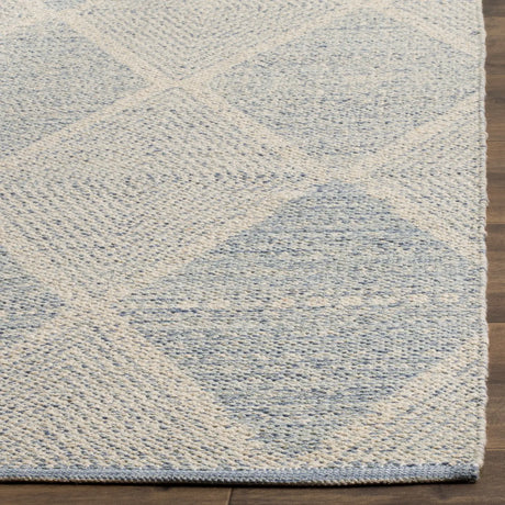 Safavieh Montauk 4'-0" x 6'-0" Rug in Light Blue