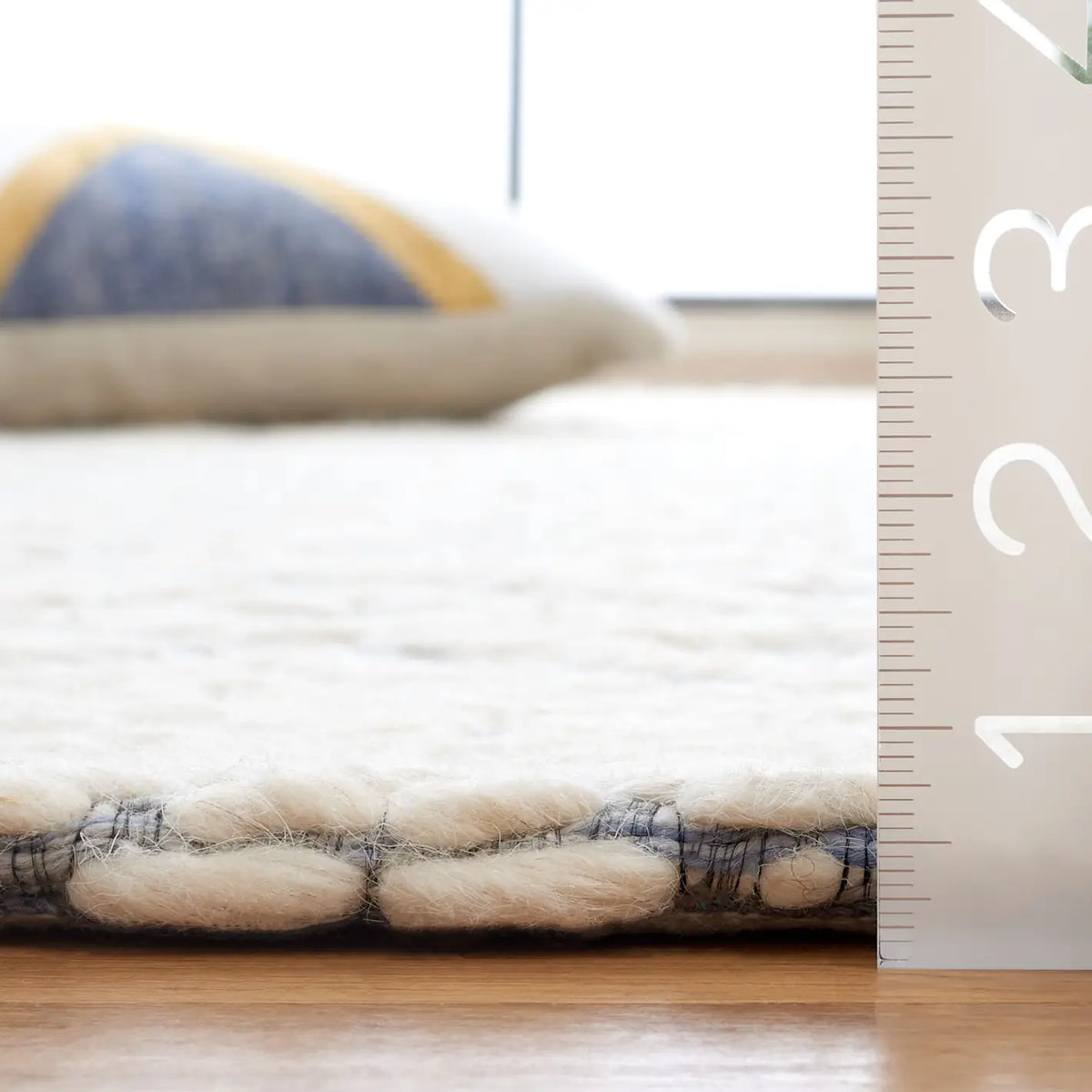 Safavieh Marbella 4'-0" x 6'-0" Rug in Blue / Ivory