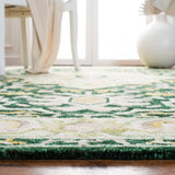 Safavieh Aspen 4'-0" x 6'-0" Rug in Green / Ivory