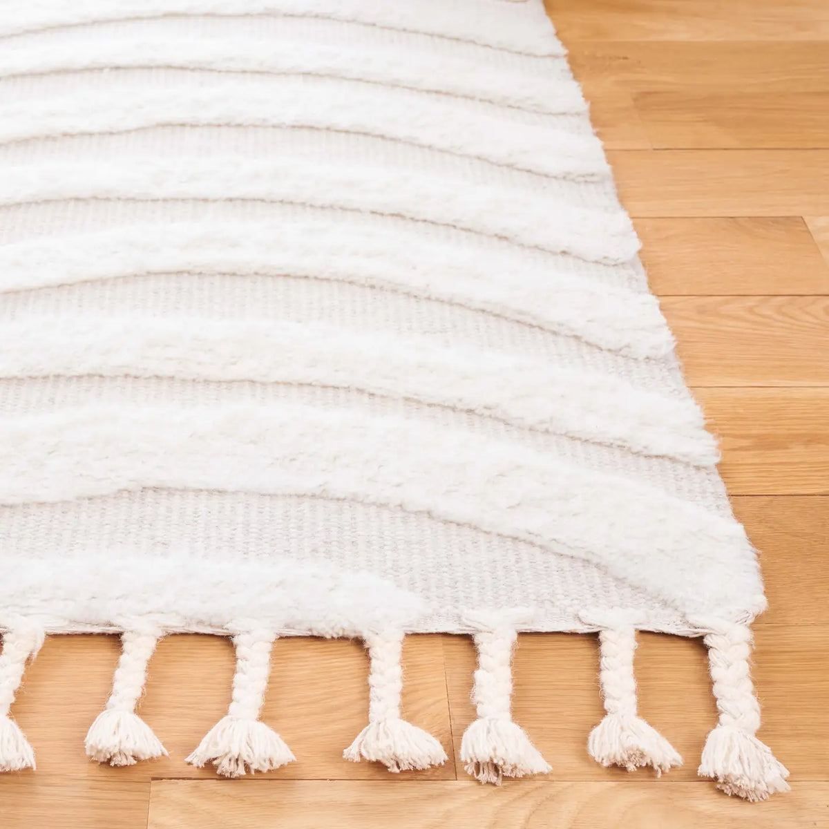 Safavieh Casablanca 4'-0" x 6'-0" Rug in Ivory / Light Grey
