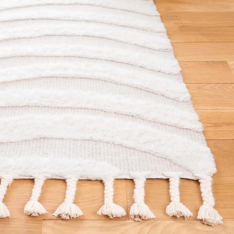 Safavieh Casablanca 4'-0" x 6'-0" Rug in Ivory / Light Grey