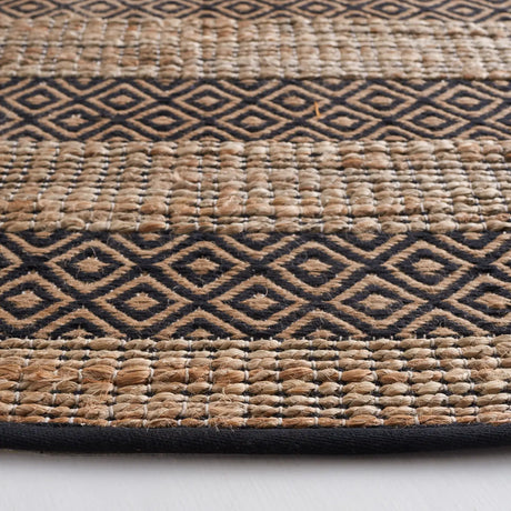 Safavieh Natural Fiber 7'-0" x 7'-0" Rug in Black / Natural