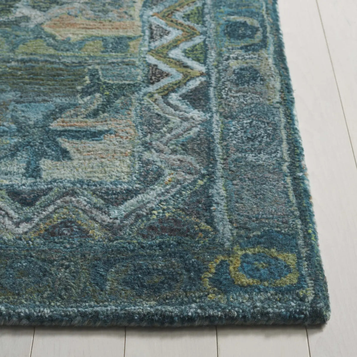 Safavieh Anatolia 4'-0" x 6'-0" Rug in Aqua / Green