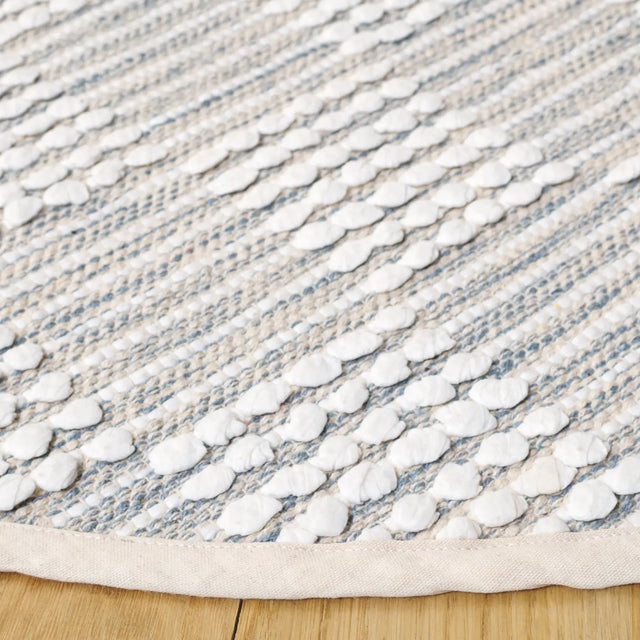 Safavieh Montauk 6'-0" x 6'-0" Rug in Silver / Ivory