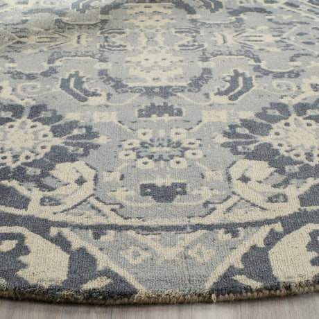 Safavieh Restoration Vintage 6'-0" x 6'-0" Rug in Charcoal / Ivory