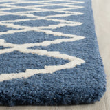 Safavieh Cambridge 4'-0" x 6'-0" Rug in Navy / Ivory