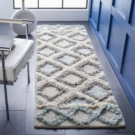 Safavieh Kenya 2'-3" x 8'-0" Rug in Ivory / Grey