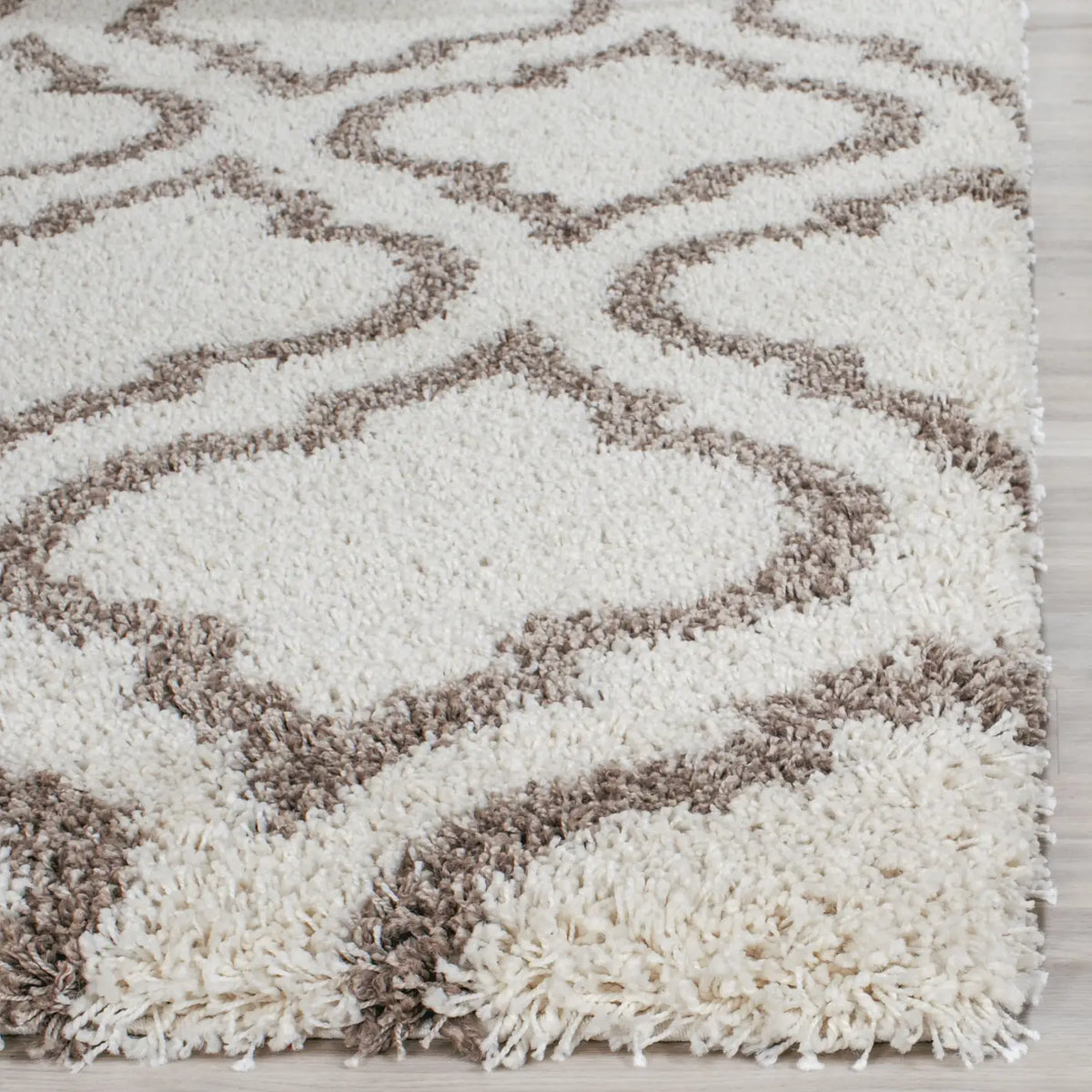 Safavieh Hudson Shag 5'-3" x 7'-6" Rug in Ivory / Beige