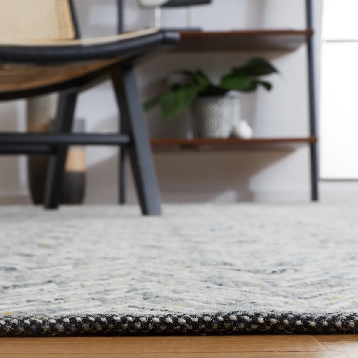 Safavieh Kilim 5'-0" x 8'-0" Rug in Grey