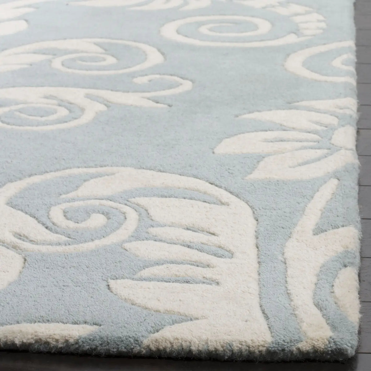 Safavieh Soho 3'-6" x 5'-6" Rug in Blue / Ivory