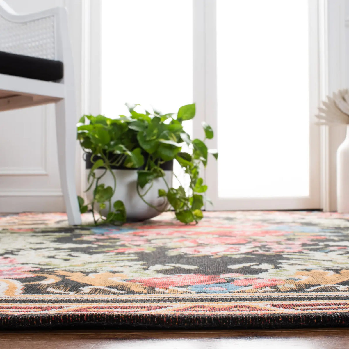 Safavieh Classic Vintage 5'-0" x 8'-0" Rug in Black / Multi