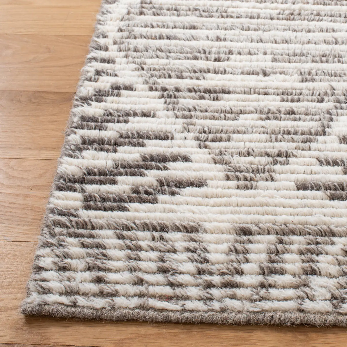 Safavieh Kenya 6'-0" x 9'-0" Rug in Grey / Ivory