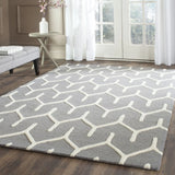 Safavieh Cambridge 4'-0" x 6'-0" Rug in Dark Grey / Ivory