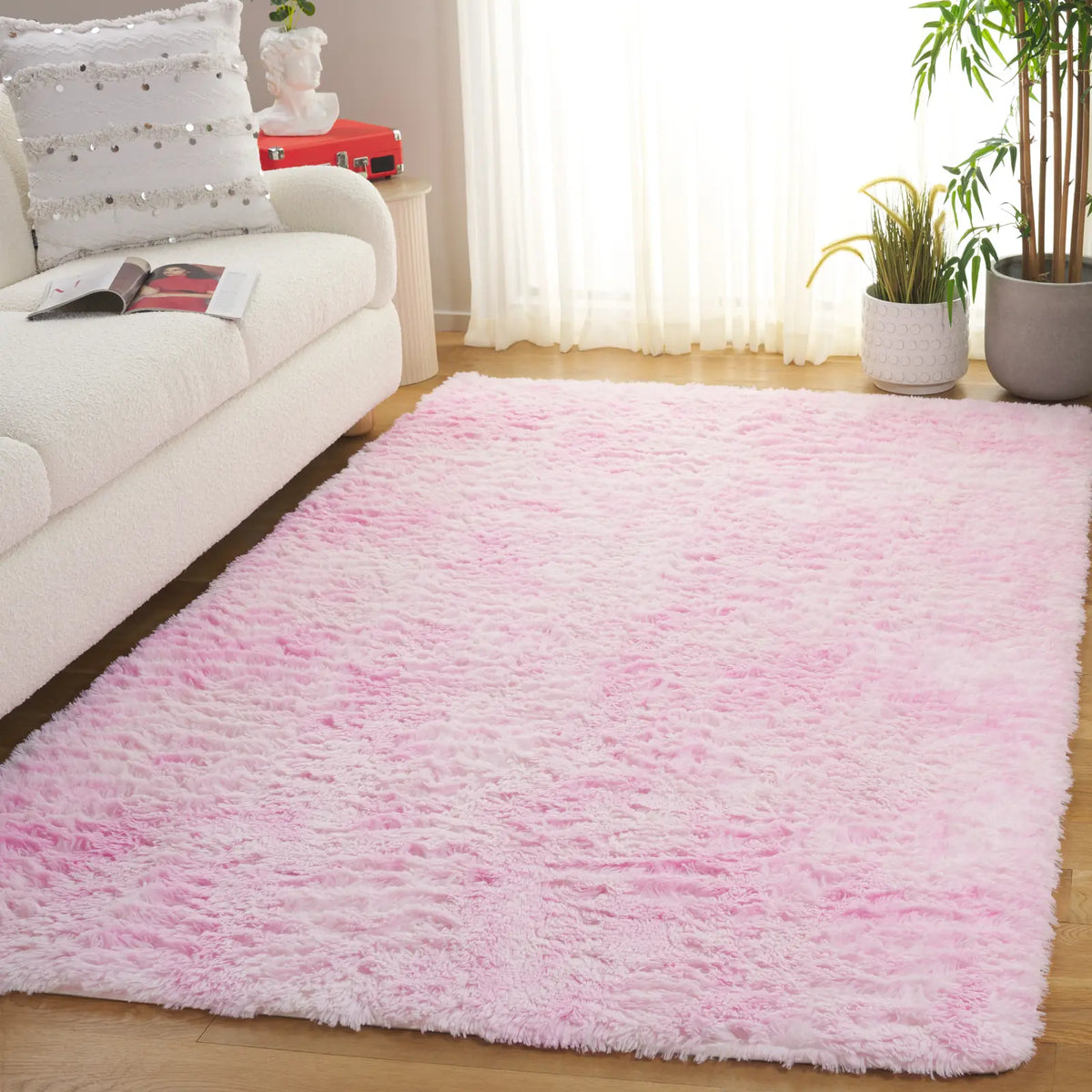 Safavieh Rainbow Shag 4'-0" x 6'-0" Rug in Pink