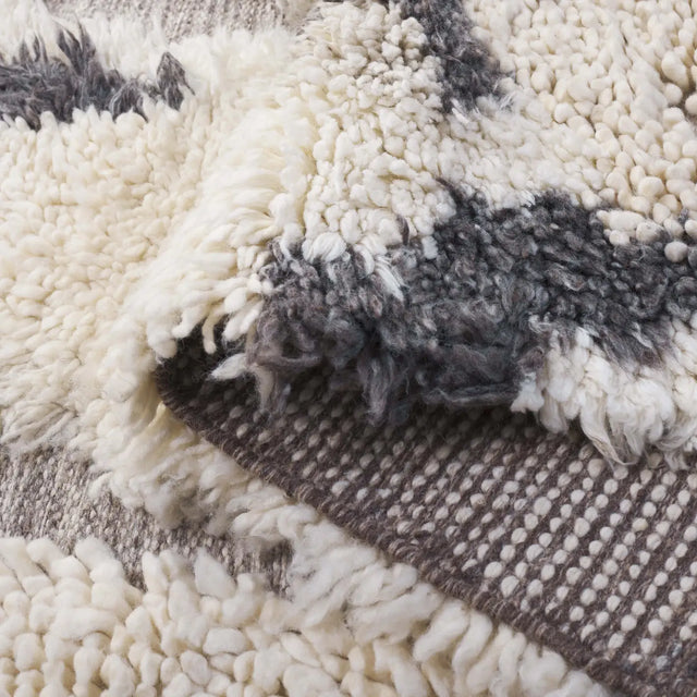 Safavieh Casablanca 4'-0" x 6'-0" Rug in Ivory / Grey