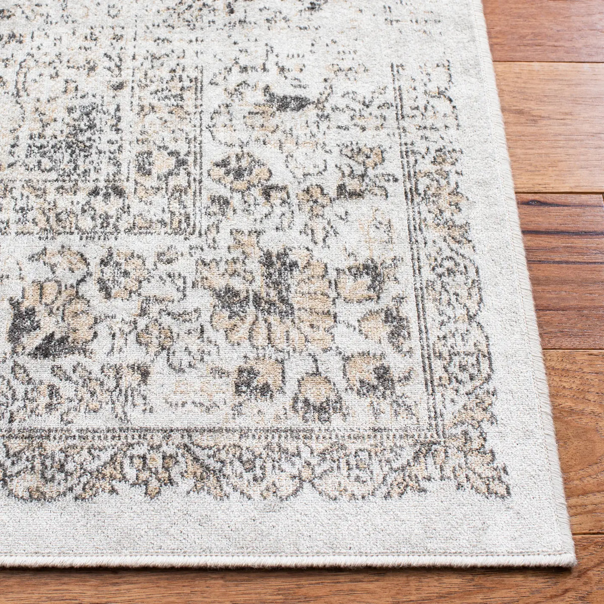 Safavieh Atlas 5'-3" x 7'-7" Rug in Beige / Grey