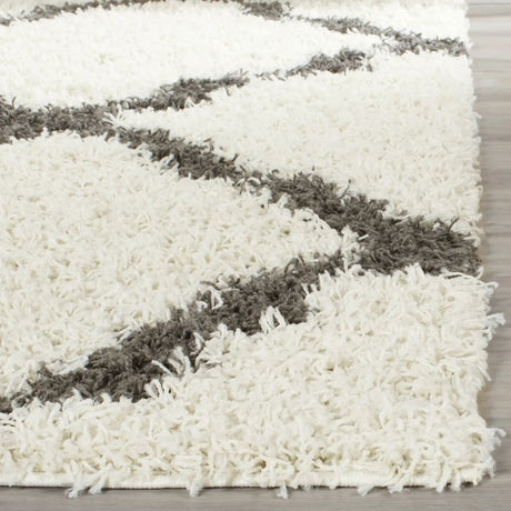 Safavieh Sgd-Dallas Shag 6'-0" x 6'-0" Rug in Ivory / Dark Grey