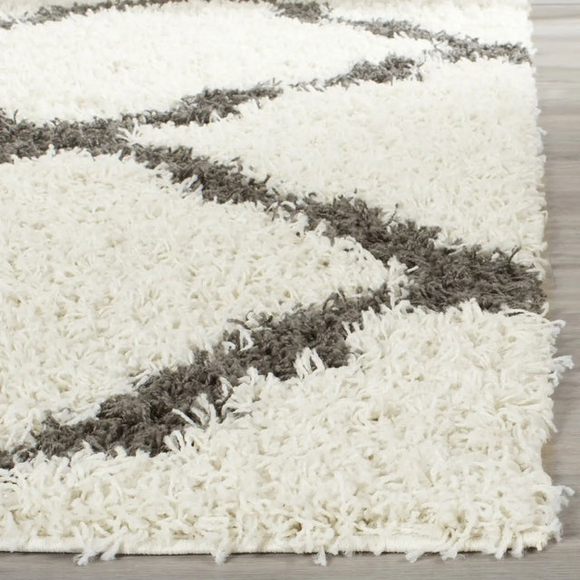 Safavieh Sgd-Dallas Shag 6'-0" x 6'-0" Rug in Ivory / Dark Grey