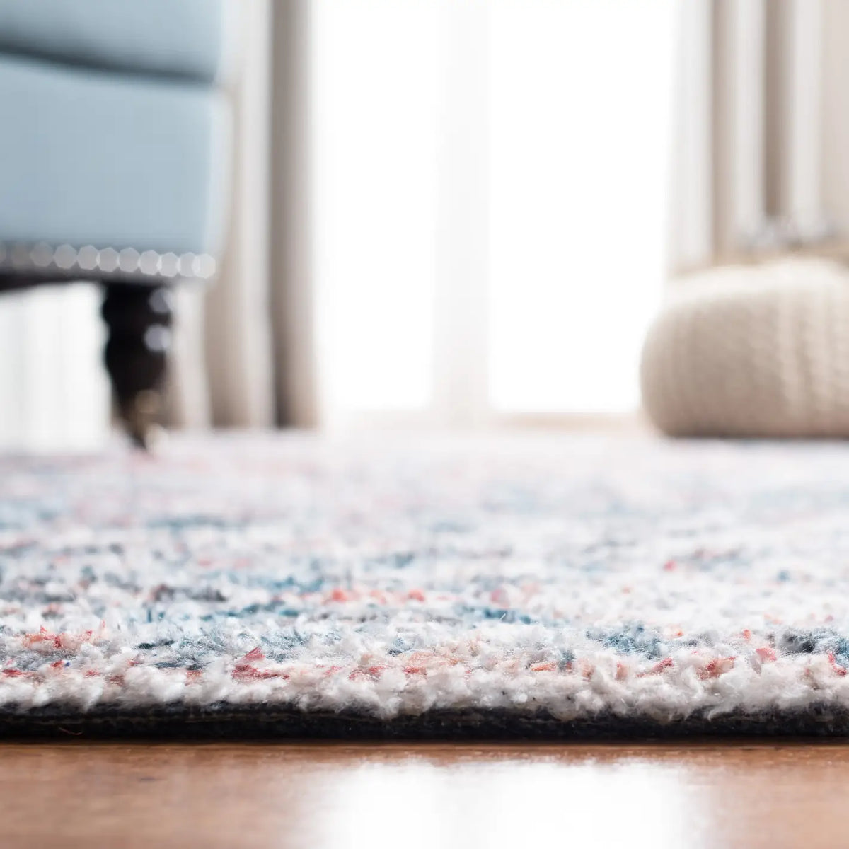 Safavieh Classic Vintage 4'-0" x 6'-0" Rug in Blue / Red
