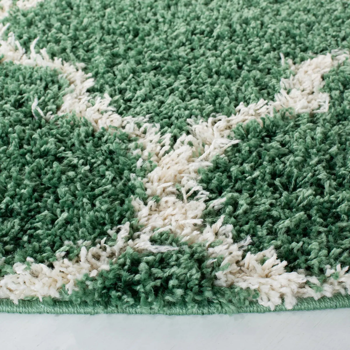 Safavieh Venus Shag 500 6'-7" x 6'-7" Rug in Green / Ivory